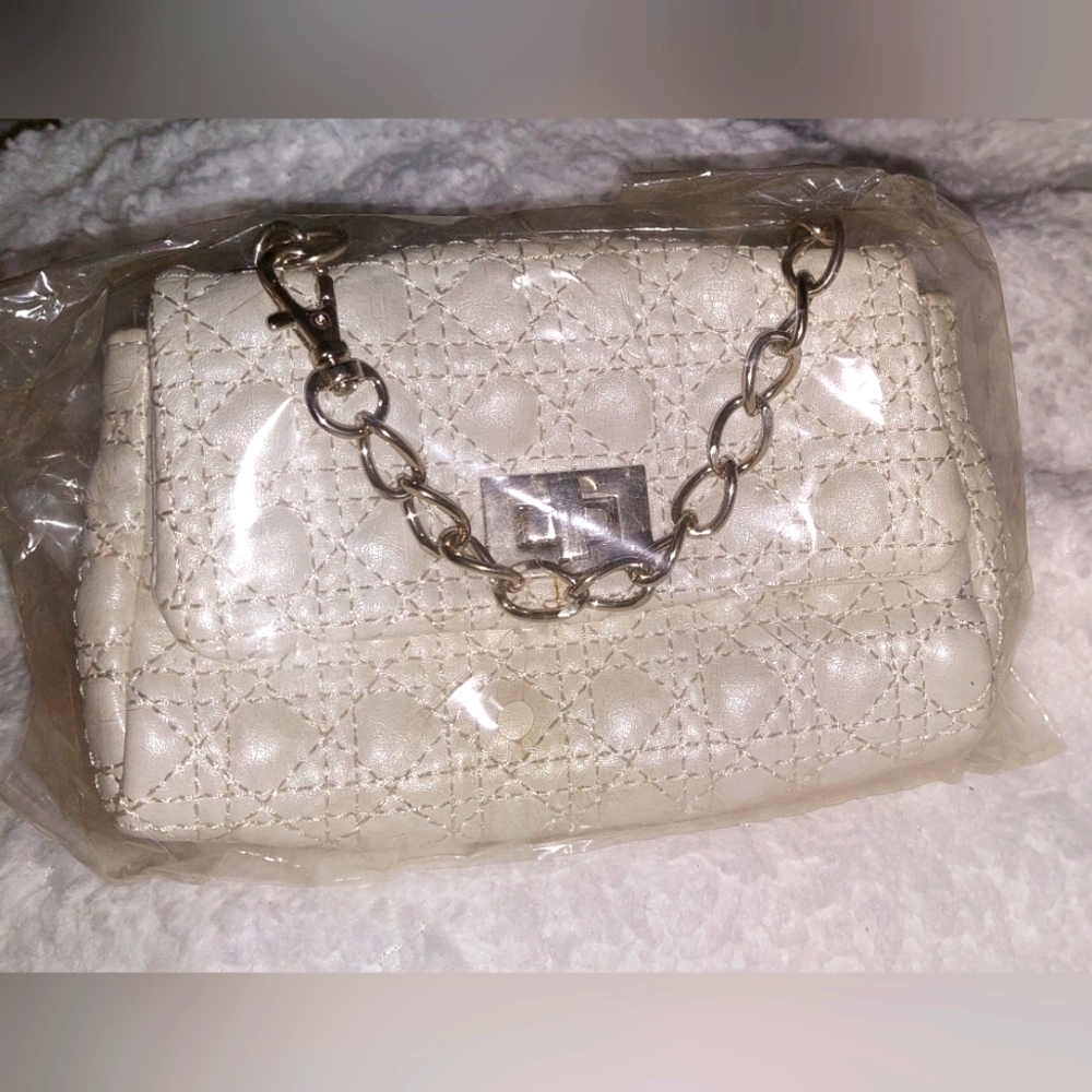 SOLD-Lori Greiner cell phone /mini purse. Still in plastic NWT - Picture 1 of 6